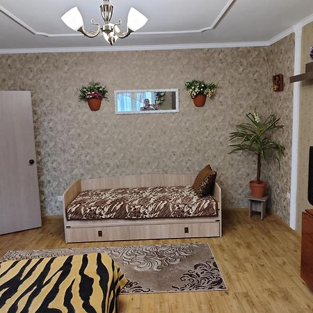 Апартаменты в новом доме в самом центре Хмельницкий Экстерьер фото