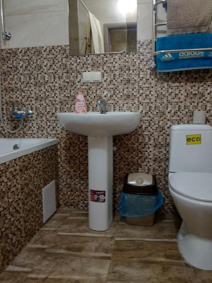 Апартаменты в новом доме в самом центре Хмельницкий Экстерьер фото